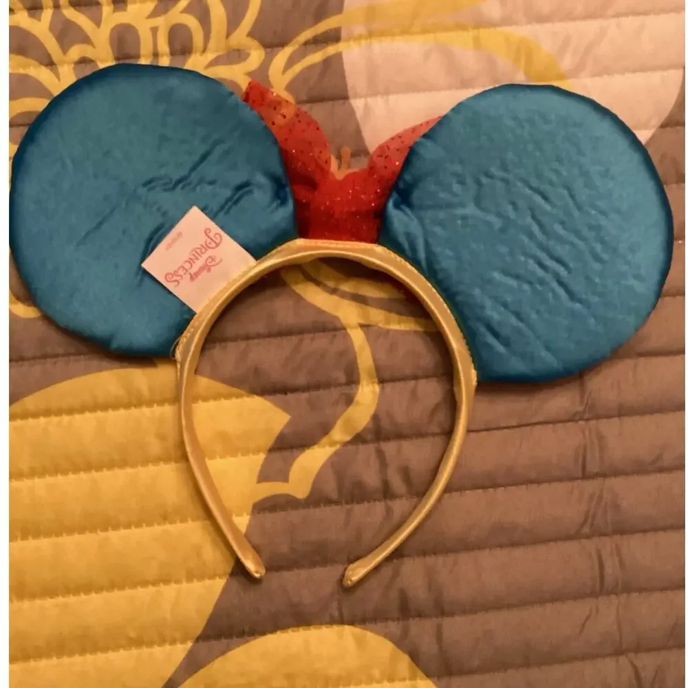 NWOT Disney Princess Snow White Red White Blue Gold Apple Charm Bow Ear Headband